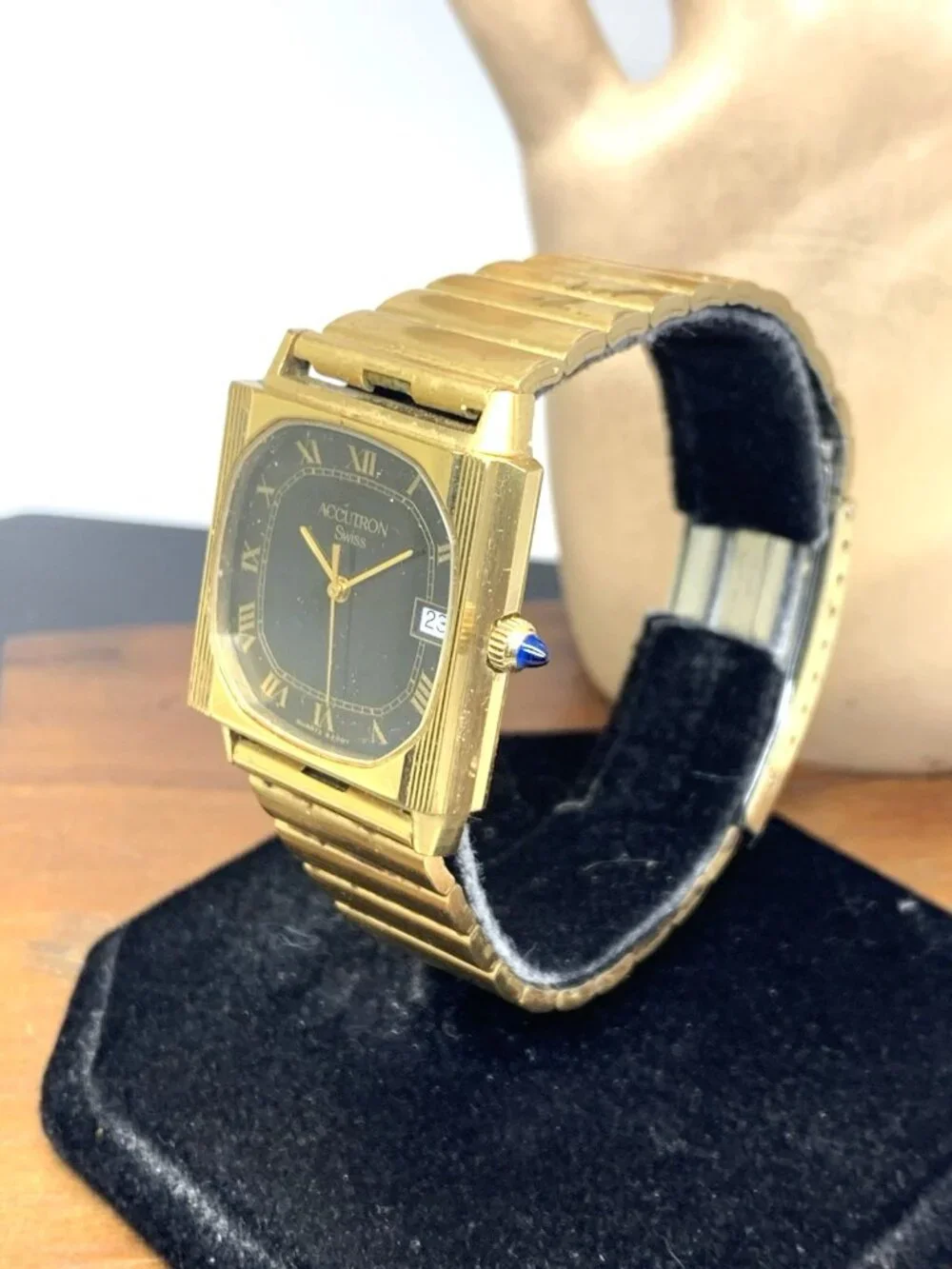 Accutron Men's Watch Vintage 1982 P2 Swiss Quartz C802022 Black Gold Steel 30mm
